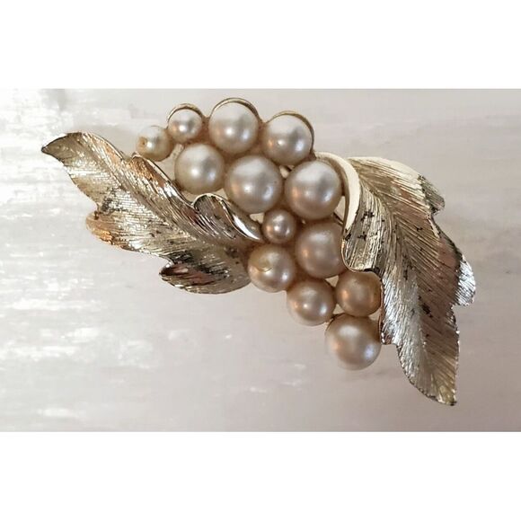 VTG Lisner Brooch Signed White Gold Tone Leaves Faux Pearl 1960's MINT Condt Pin - Picture 5 of 13